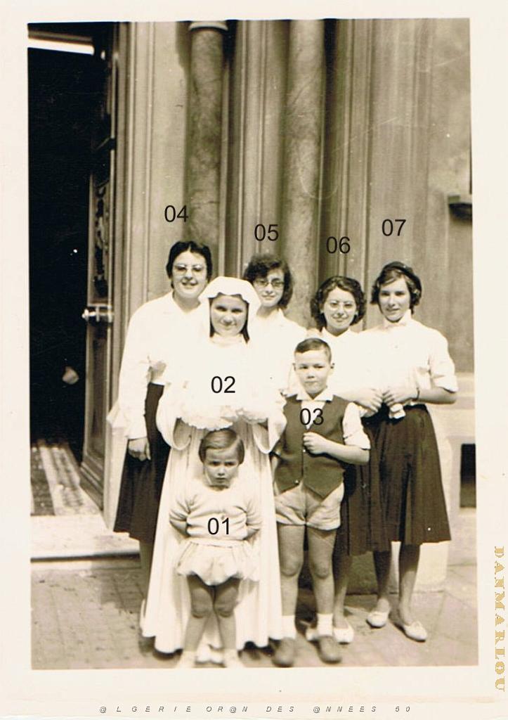 COMMUNIONS ORAN SOEURS TRINITAIRES DE SAINT LOUIS FILLES 19XX N04.jpg